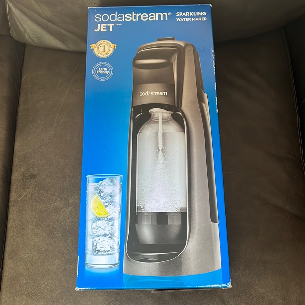 Soda Stream JET sparkling water maker NEW